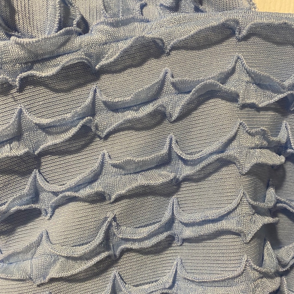 Cross Ruffle Crop Top - Picture 4 of 4
